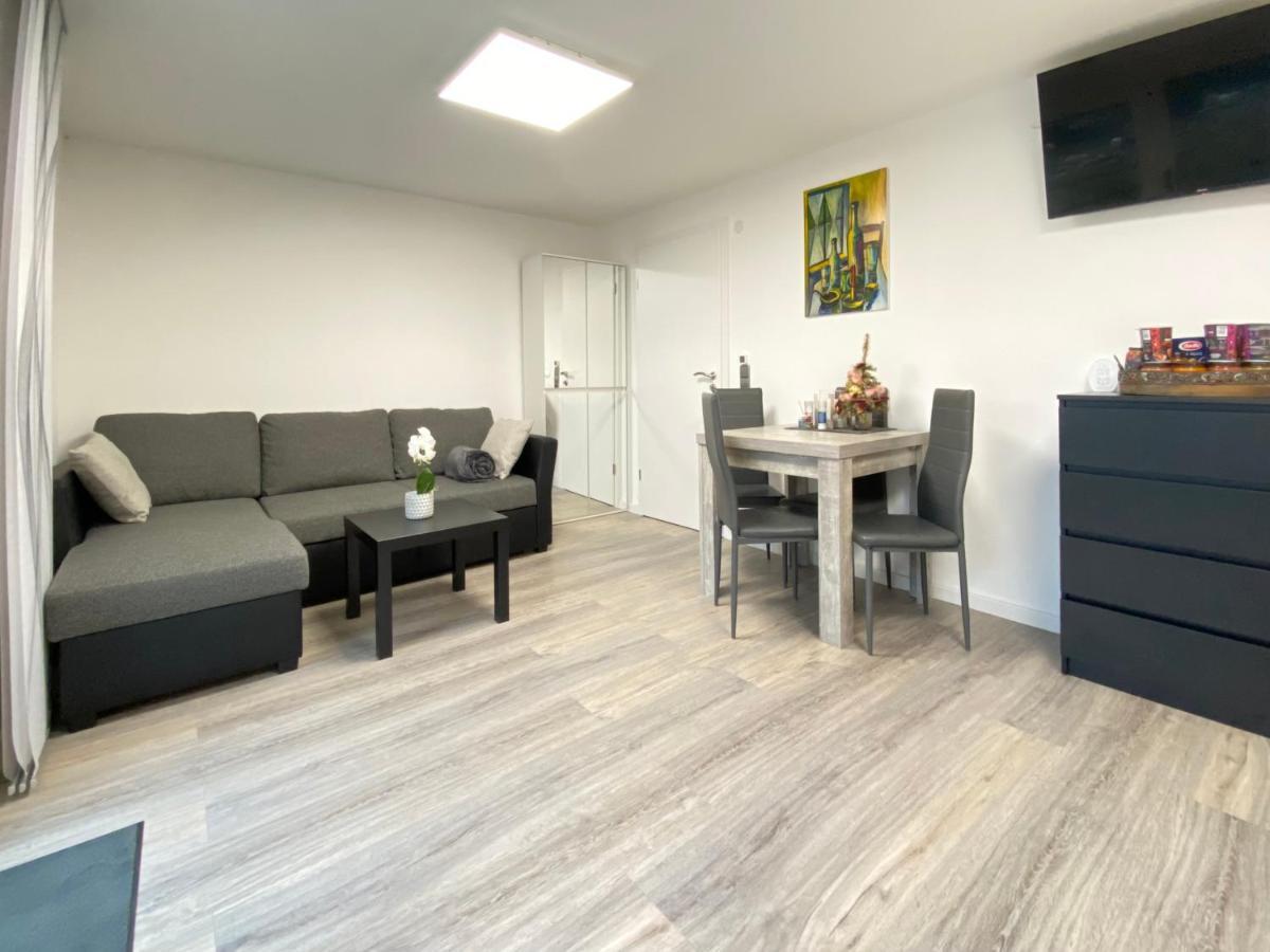 1,5 Zimmer Apartment In S-Bahn Naehe, 35 Qm, Max 4 Pers, Zentral, Private Terasse, Internet 250 Mbit Gärtringen Buitenkant foto